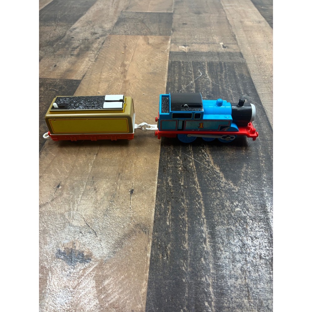 Tomy TrackMaster Thomas the Tank Engine Motorized Train with Tan Tender Car